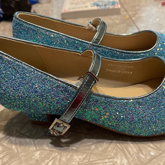 Blue sparkly Mary Jane’s with a 1’ heel and a flower on the clasp - Picture 5 of 6